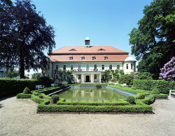 Hotel Schloss Schweinsburg Neukirchen Außenansicht Barockfassade